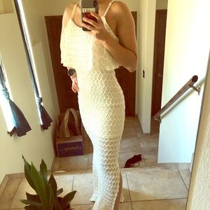 Small Body Crental cream maxi dress 👗🌺